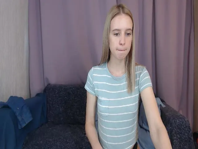 Live sex webcam photo for HotSwJenna #261089166