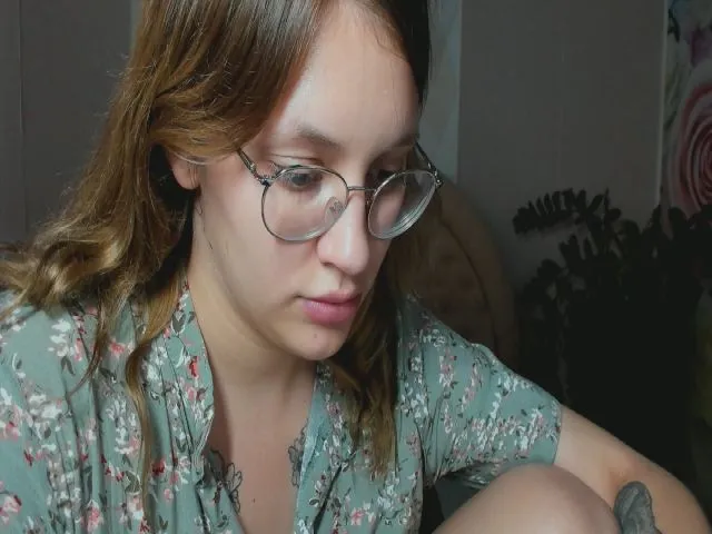 Live sex webcam photo for CuteMonica_ #255646686