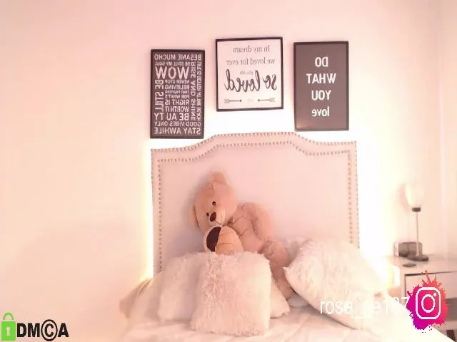 Live sex webcam photo for Rose_se #259505277