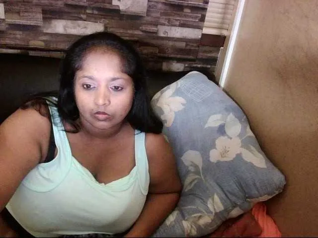 Live sex webcam photo for Indiantasha #287985954