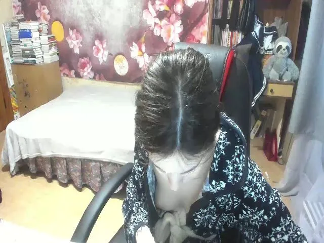 Live sex webcam photo for Silvercaramel #262972727