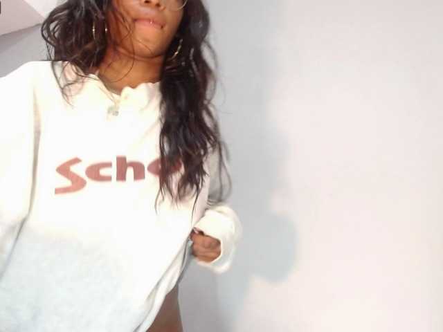 Live sex webcam photo for roxyjordan #248548078