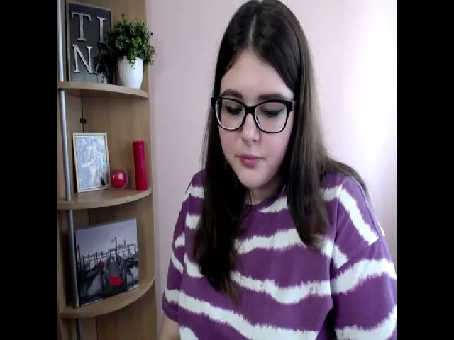 Live sex webcam photo for SweetyTinna #260530785