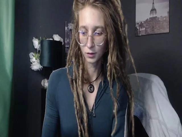 Live sex webcam photo for KINKYkeira #253871132