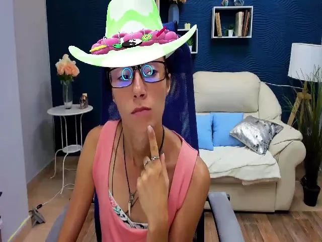 Live sex webcam photo for amyjune01 #254840332