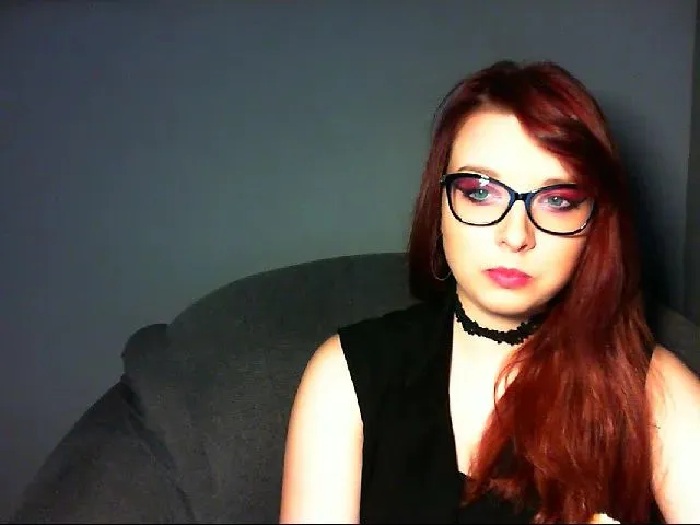 Live sex webcam photo for VirginLuna18 #260821760