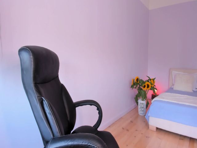 Live sex webcam photo for FIRE_ICE_EMMA #252532808
