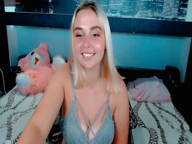 Live sex webcam photo for LindaRichXX #260579091