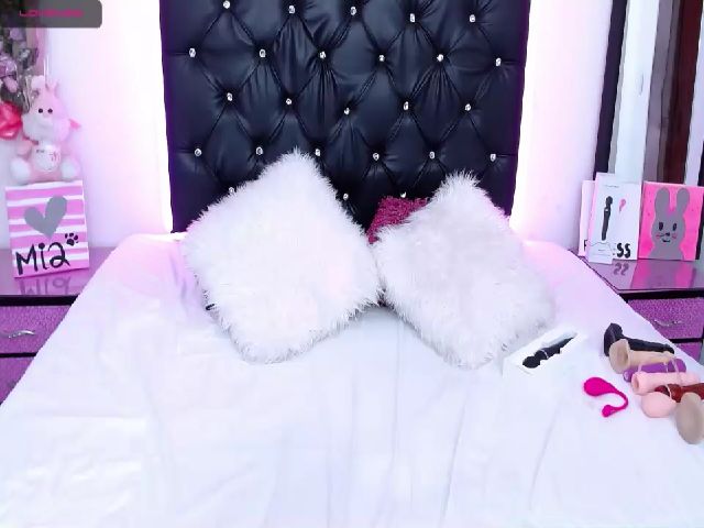 Live sex webcam photo for Mia_hott_ #265350616