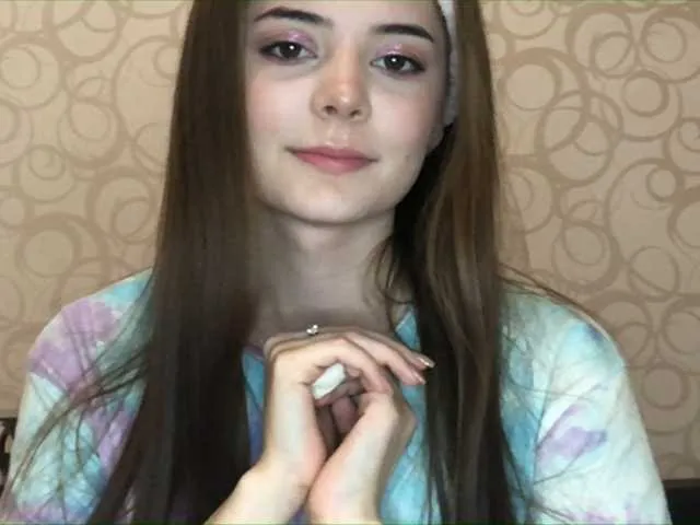 Live sex webcam photo for Roxanne2021 #241075995