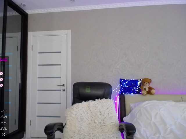 Live sex webcam photo for -wowFox- #241694470