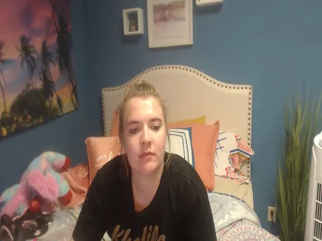 Live sex webcam photo for SnowWhiteXxxx #256608268