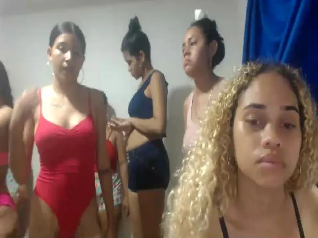 Live sex webcam photo for princesa011 #257122535