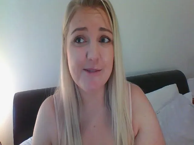 Live sex webcam photo for JessyLou #257508458