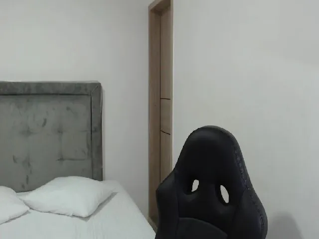 Live sex webcam photo for Noha_24_ #259275125