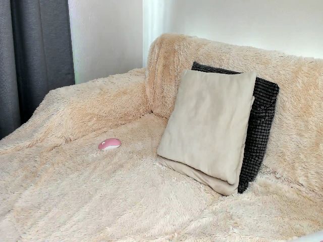 Live sex webcam photo for Urblonde #254358402