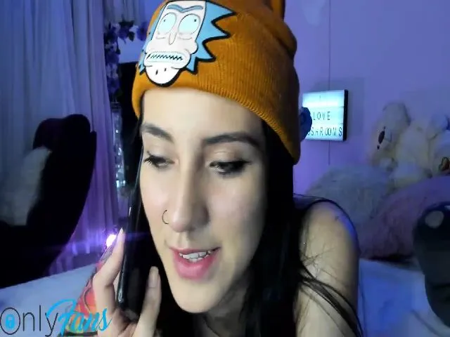 Live sex webcam photo for Liittlebunny #254102198