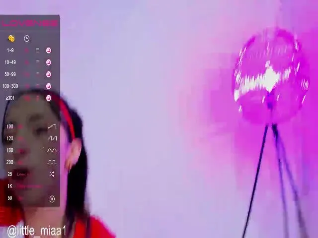 Live sex webcam photo for Little_Miaa1 #256223920