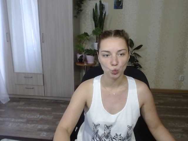 Live sex webcam photo for EmilyWild18 #250769992