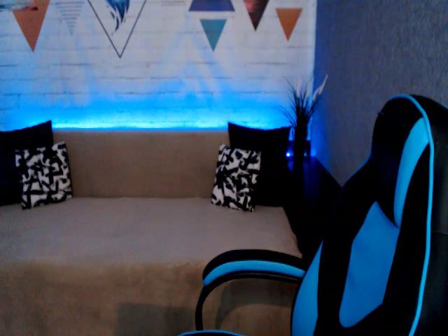 Live sex webcam photo for MonicaHigh #254366012