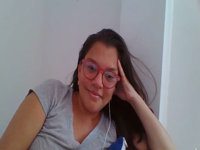 Live sex webcam photo for SweetLola01 #253137400