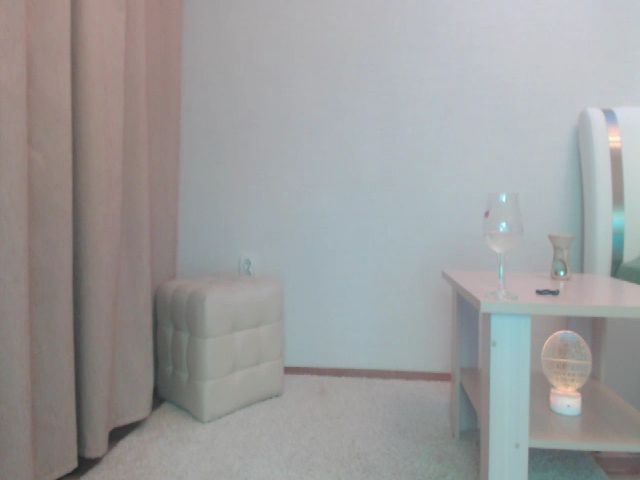 Live sex webcam photo for Minnie_94 #253576816