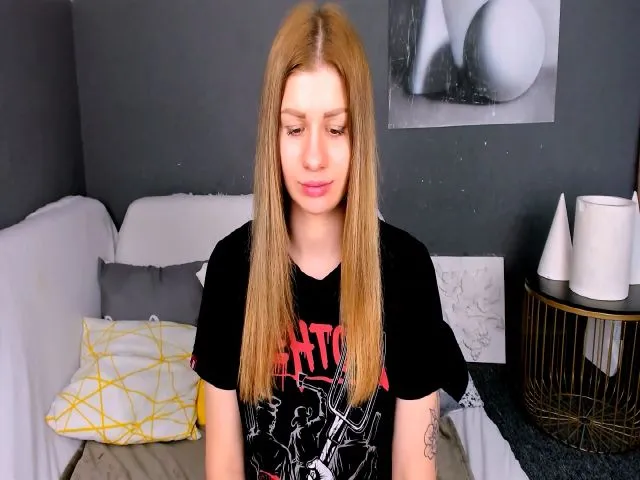 Live sex webcam photo for JuicyHelenX #258932649