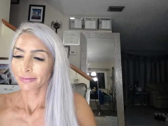 Live sex webcam photo for adrianna_fox #287953137