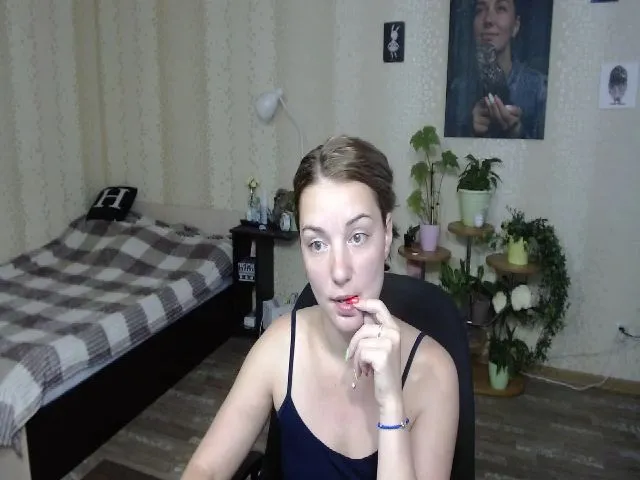 Live sex webcam photo for Emi_lywild #260445238