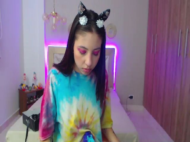 Live sex webcam photo for Emily_evans18 #261129100