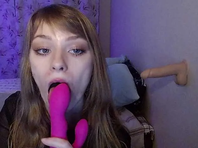 Live sex webcam photo for Emerald20 #241216439