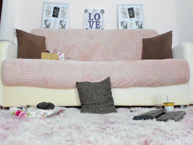 Live sex webcam photo for Jessyblondex #252647323