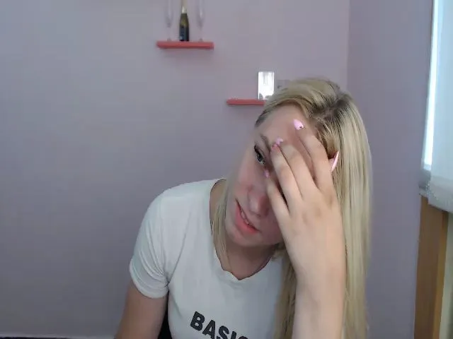 Live sex webcam photo for KetiLove_ #261179878