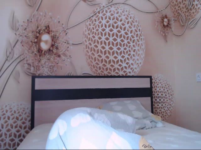 Live sex webcam photo for MeltingJulia #260595346