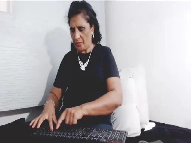 Live sex webcam photo for Indianmilf58 #253061617