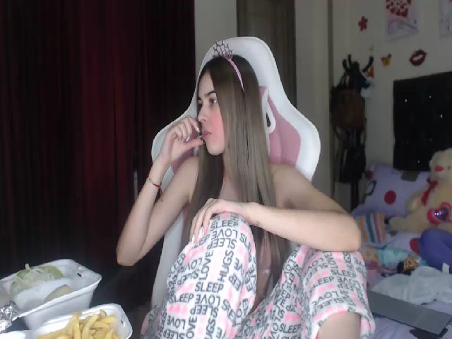 Live sex webcam photo for MIA_LOVE24 #261063303