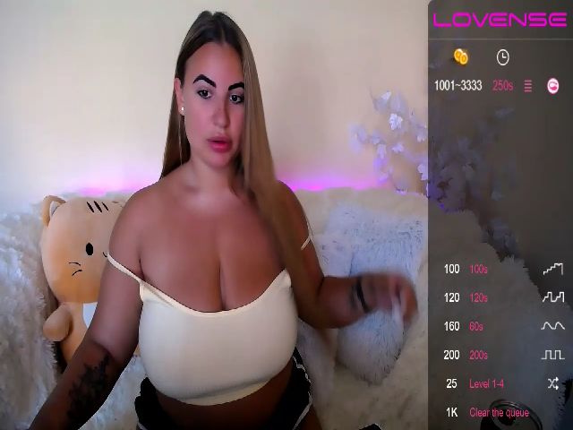 Live sex webcam photo for HarleyQuinnX_ #255614265