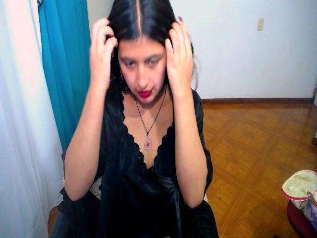 Live sex webcam photo for SUZZY23 #257367204