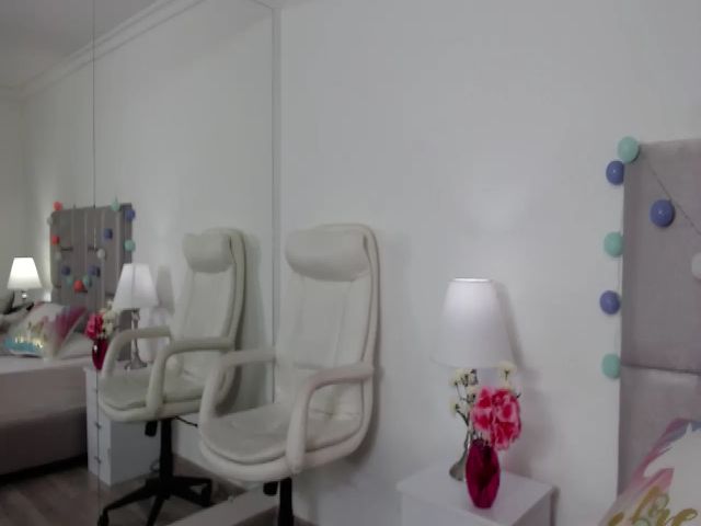 Live sex webcam photo for Mia_thompsons #253768648