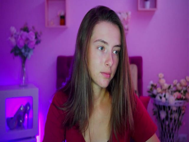 Live sex webcam photo for GloriaElmers #263533256