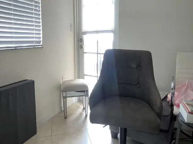 Live sex webcam photo for missbarbie22 #255941548