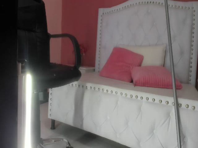 Live sex webcam photo for Abigail_Valz #258756919