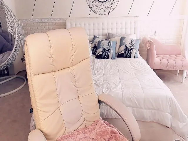 Live sex webcam photo for ChanelColins #259281555