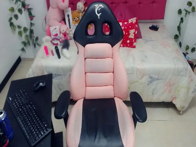Live sex webcam photo for Pink_queenn #255045802