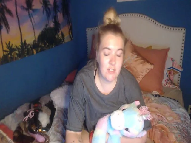 Live sex webcam photo for SnowWhiteXxxx #253984179