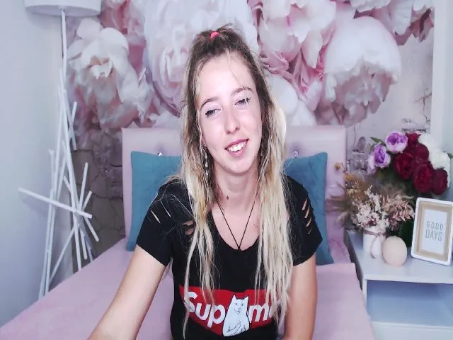 Live sex webcam photo for Lili_Tease #254674480