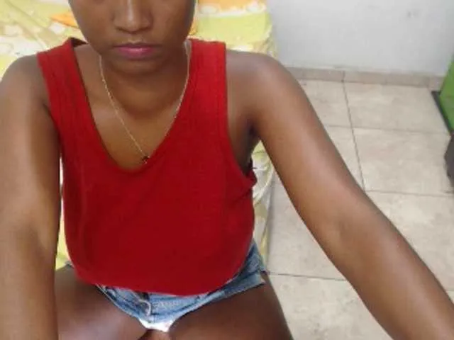 Live sex webcam photo for AndreaTuve #241078695