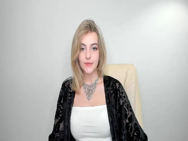Live sex webcam photo for HelelGretta #254336537