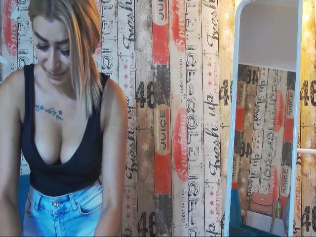 Live sex webcam photo for RubbyKalifha #258075252