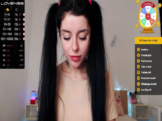 Live sex webcam photo for YourPeachy #252721969